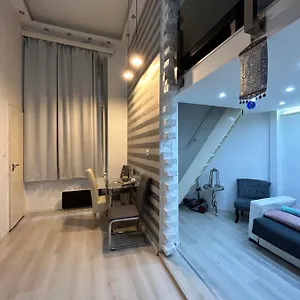 Roland Downtown - Akácfa , Budapest Hungría